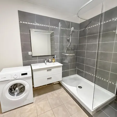 Apartment Spacieux & Central, Parking Prive *