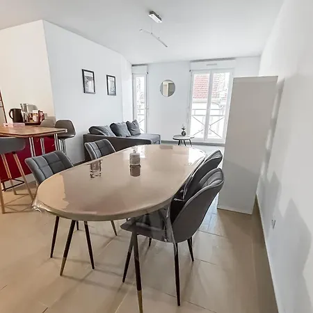Apartment Spacieux & Central, Parking Prive